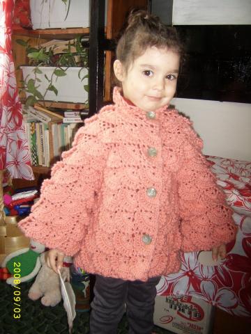 Вязаное пальто на девочку